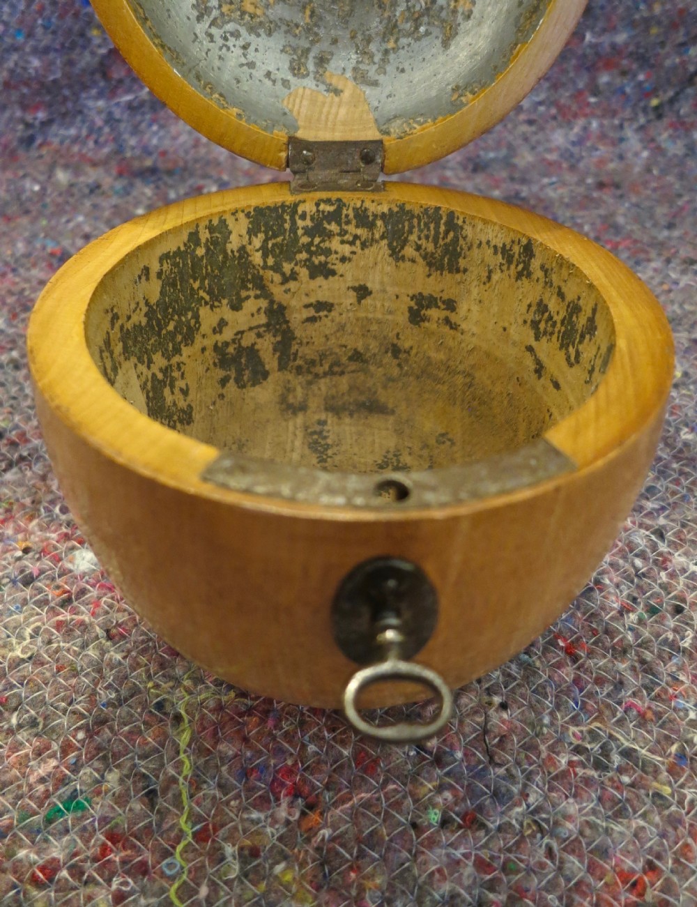'APPLE' TEA CADDY View III