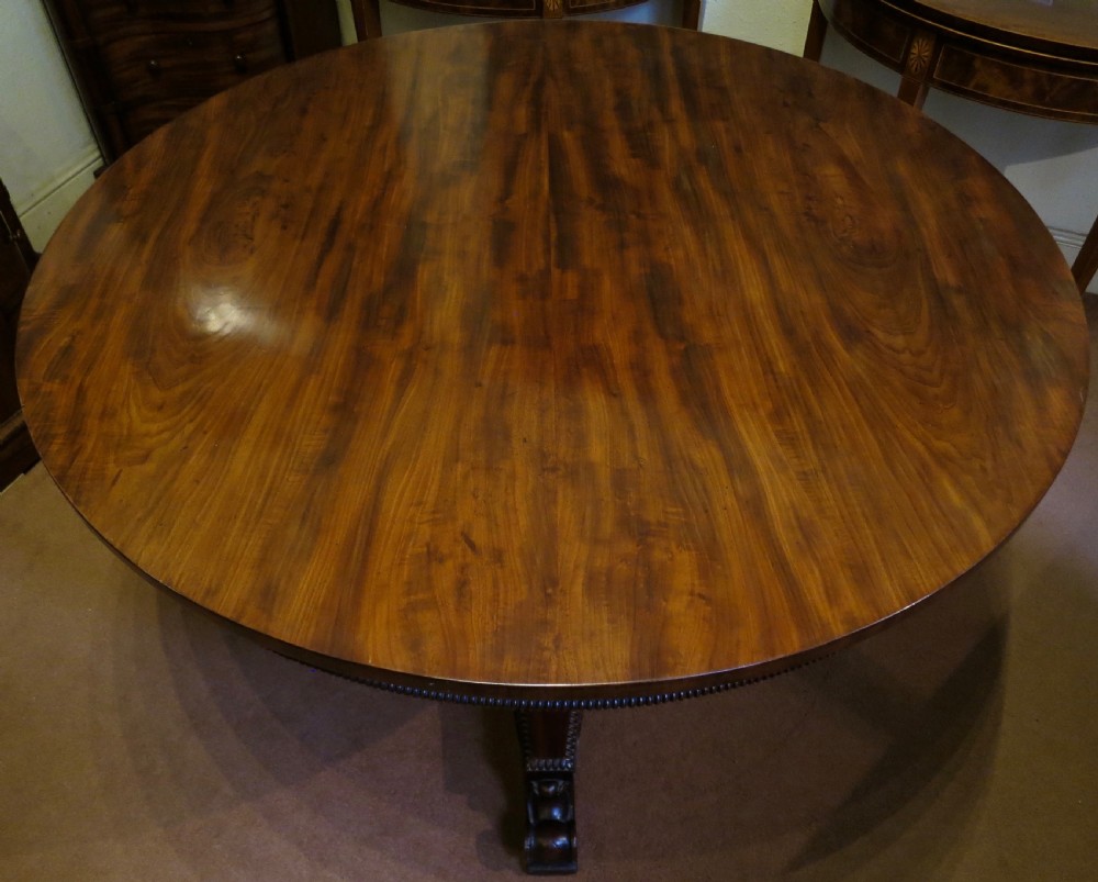 GILLOWS: A FINE CIRCULAR DINING TABLE View V