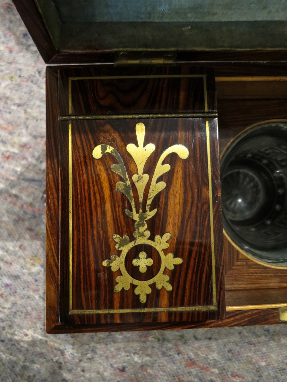 GOOD BRASS-INLAID KINGWOOD TEA CADDY View III