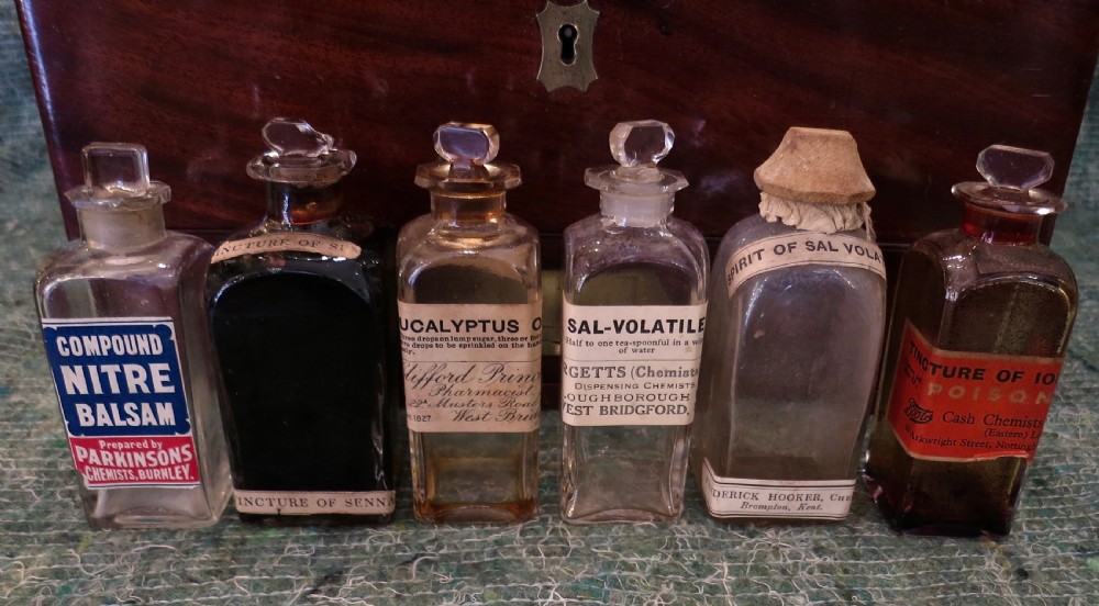 FULLY FITTED APOTHECARY'S BOX View VI