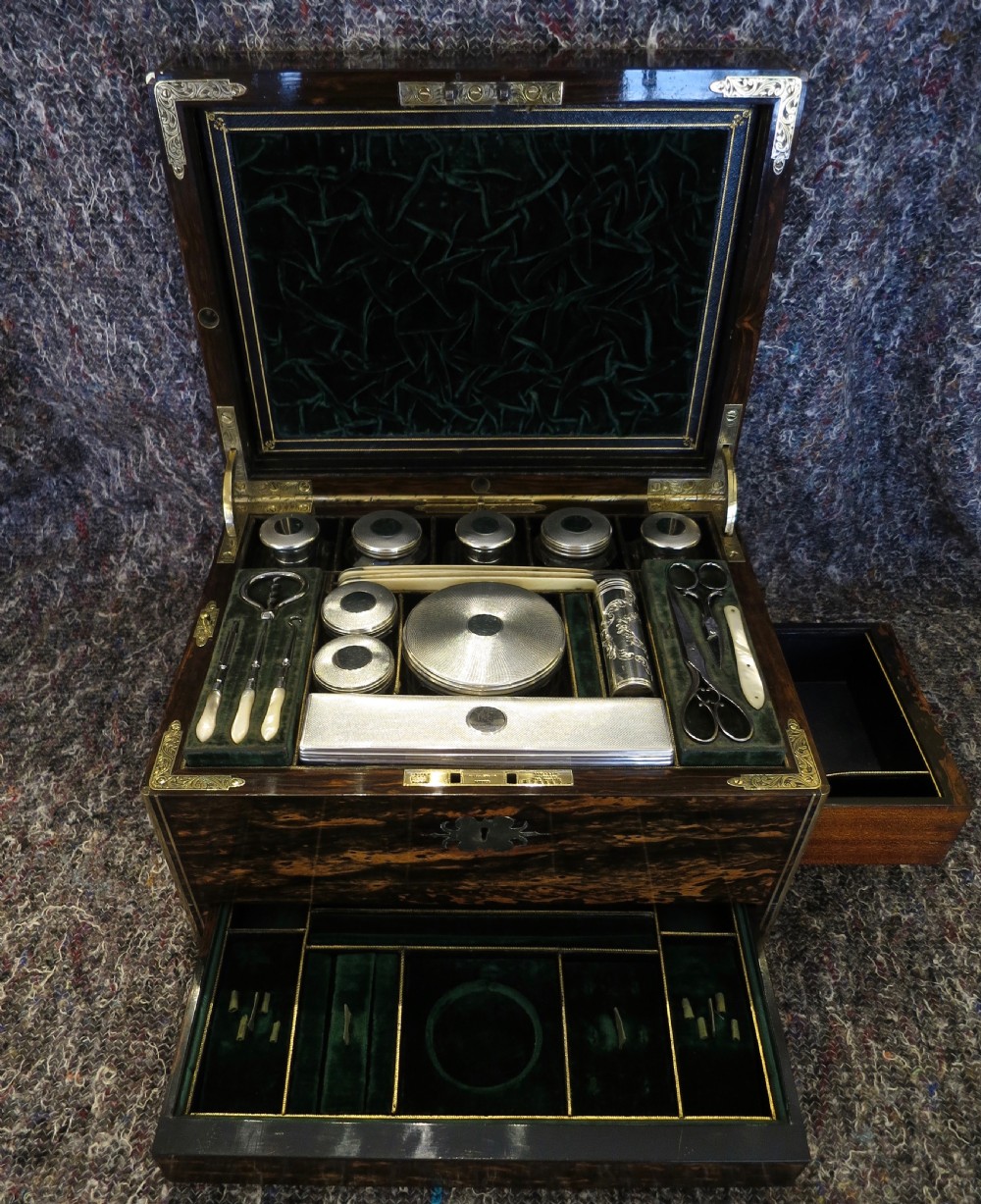 GOOD GENTLEMAN'S FITTED DRESSING CASE