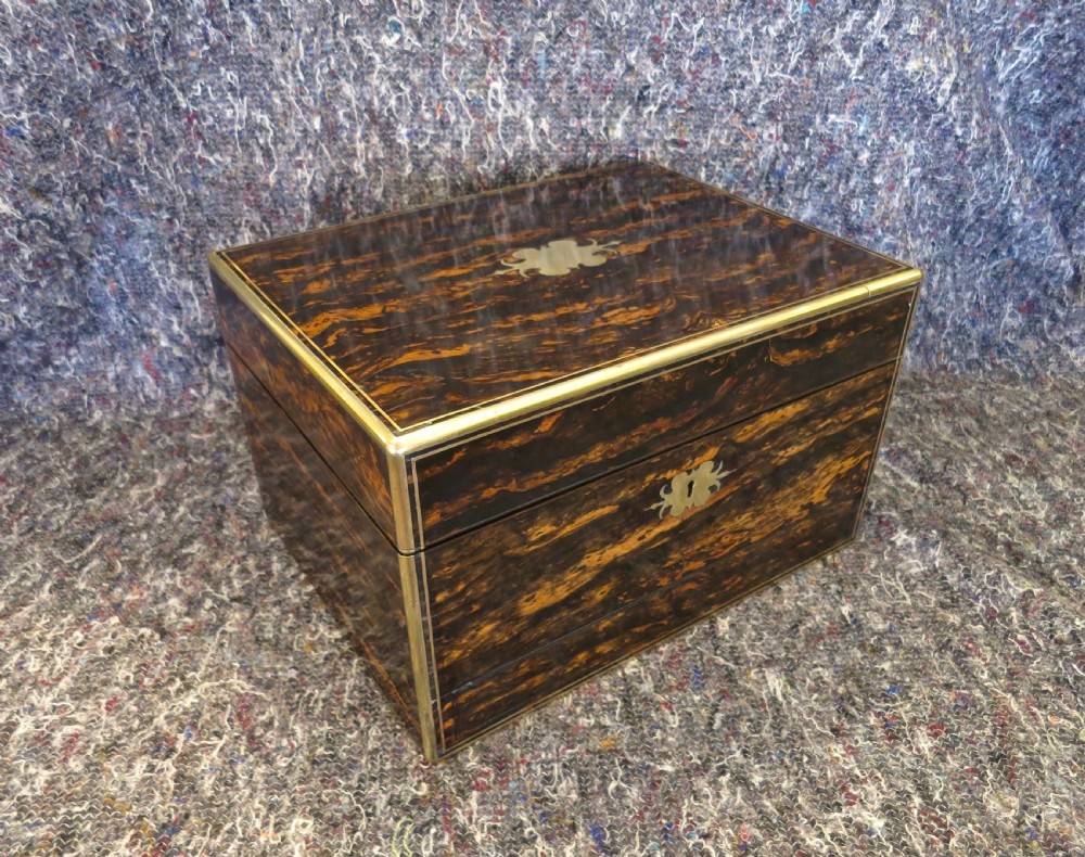 GOOD GENTLEMAN'S FITTED DRESSING CASE View II