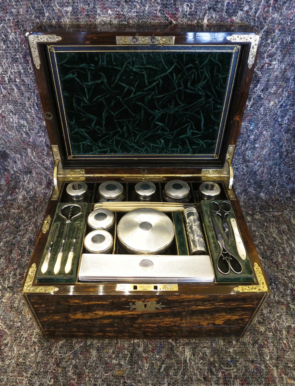 GOOD GENTLEMAN'S FITTED DRESSING CASE View III