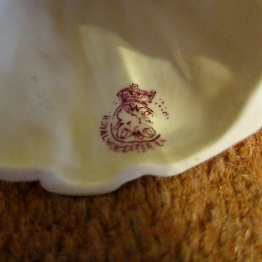 ROYAL WORCESTER CANDLE SNUFFER:  
