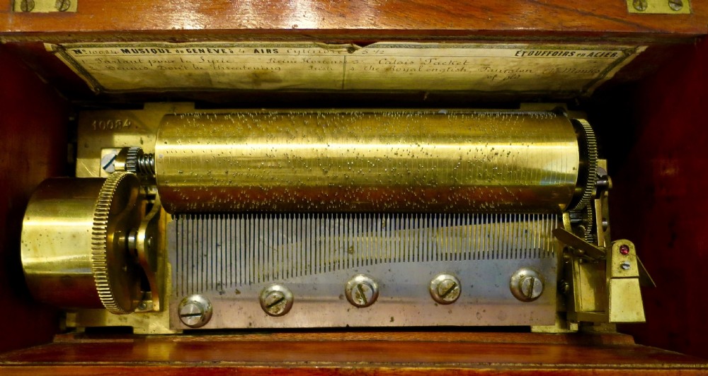 CHARMING EARLY SWISS MUSIC BOX View II