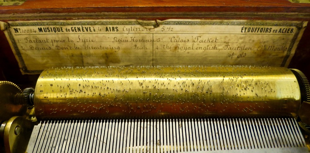CHARMING EARLY SWISS MUSIC BOX View III