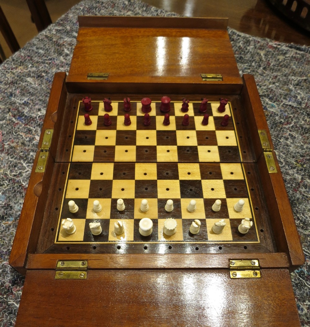 TRAVELLING CHESS SET View II