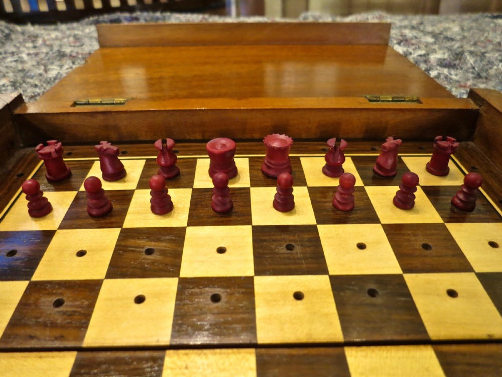 TRAVELLING CHESS SET View III