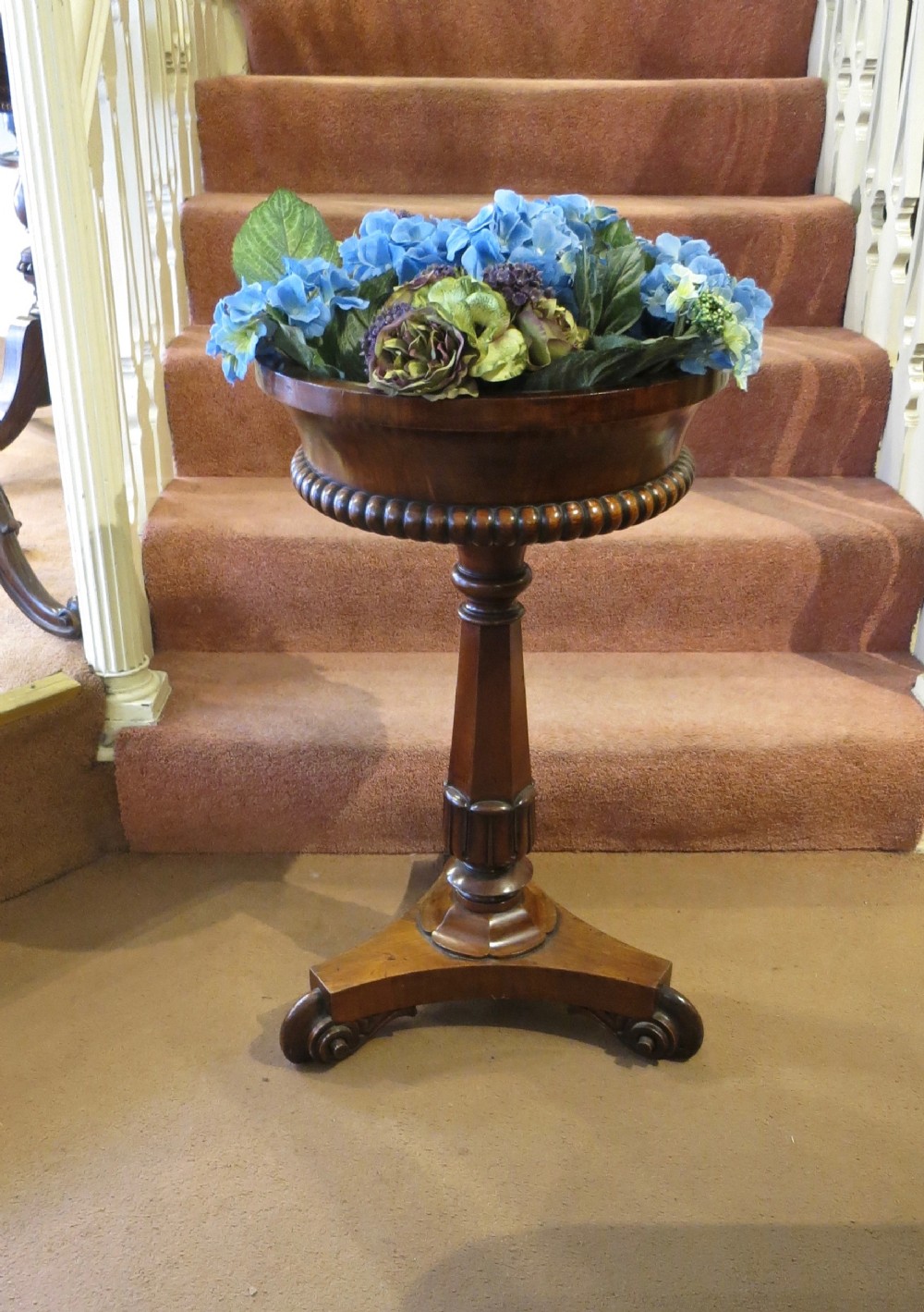 LATE REGENCY MAHOGANY FLOWER TABLE