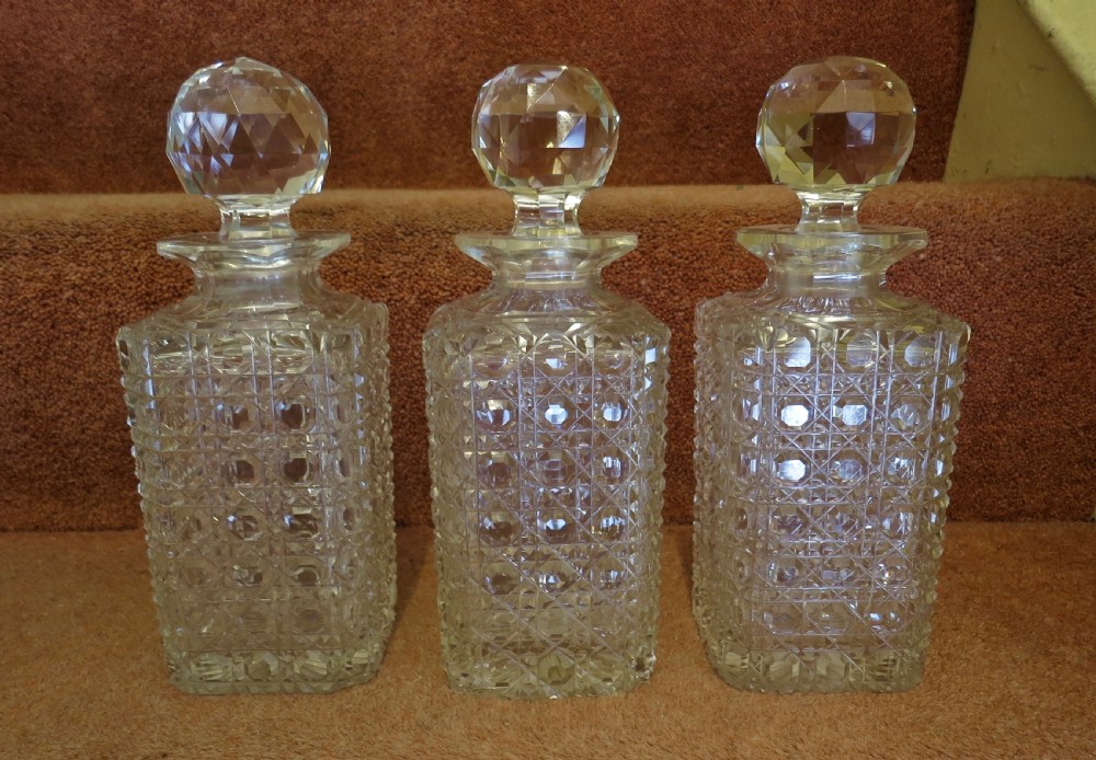 FINE FIGURED WALNUT 3-DECANTER TANTALUS View III