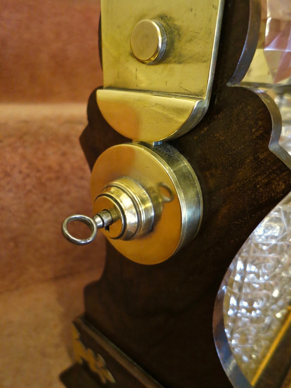 FINE FIGURED WALNUT 3-DECANTER TANTALUS View IV