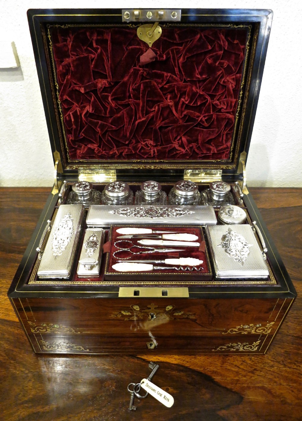 EXCEPTIONAL SILVER FITTED LADYS DRESSING CASE