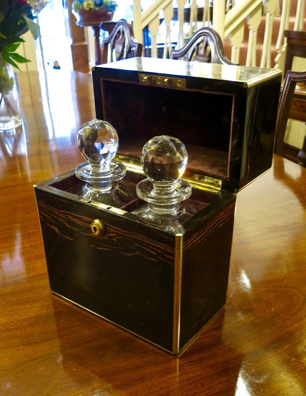 PRETTY COROMANDEL DECANTER BOX