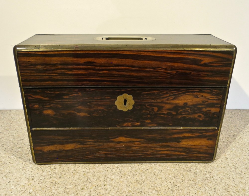 EXCEPTIONAL FOUR-DECANTER BOX View V