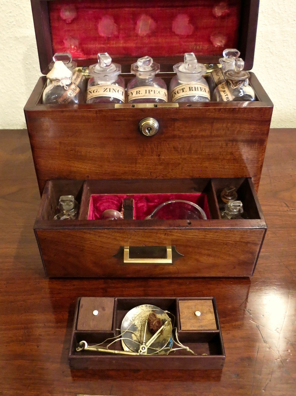 FITTED MEDICINE BOX OF COMPACT SIZE