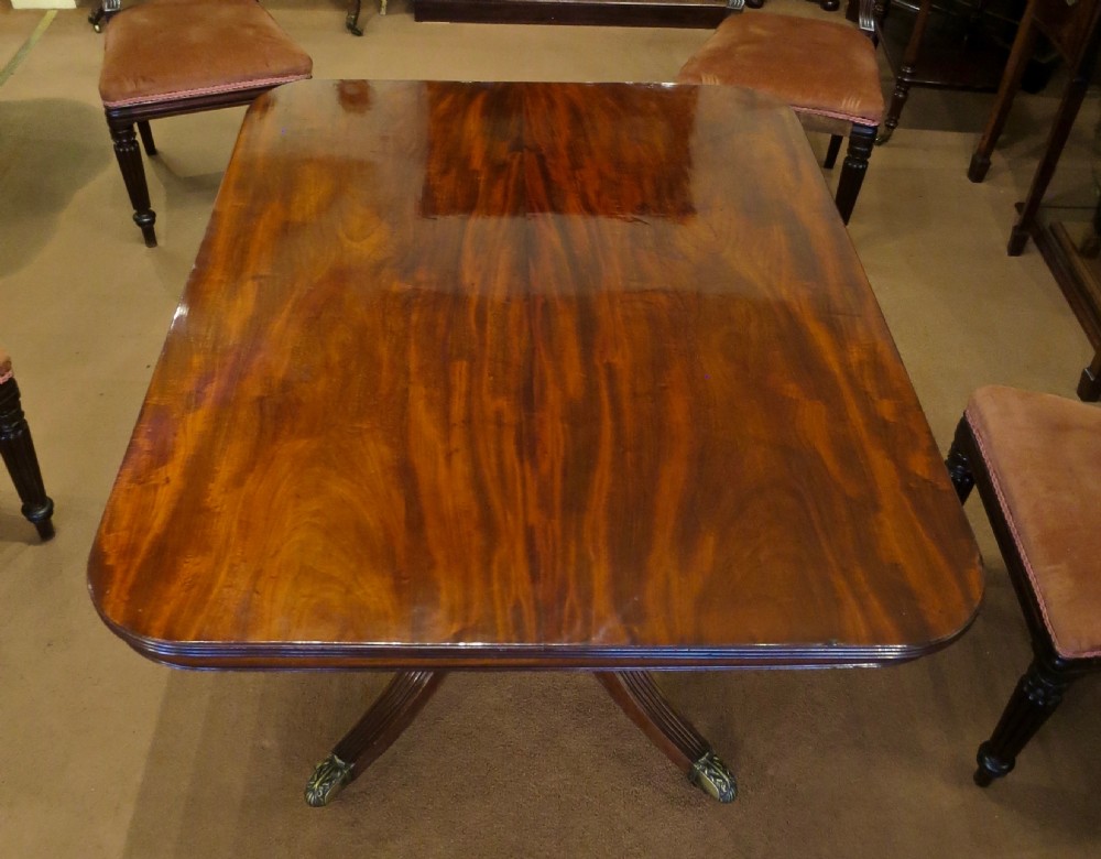 PRETTY PEDESTAL DINING TABLE BY GILLOWS View II
