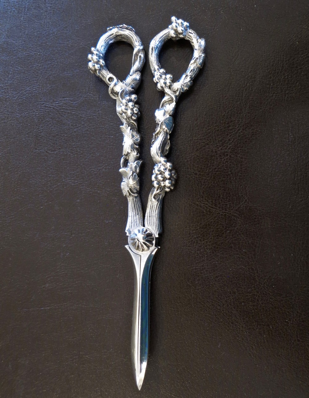SOLID SILVER GRAPE SCISSORS BY GEORGE ANGEL