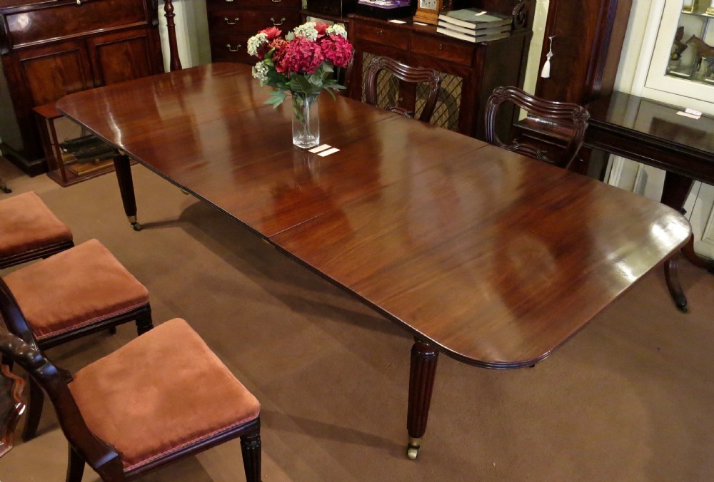EXCEPTIONAL GEORGE III MAHOGANY DINING TABLE View IV