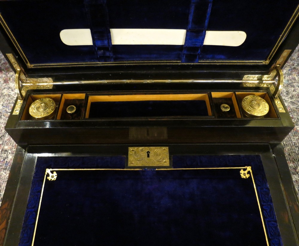 LARGE TRIPLE-OPENING WRITING COMPENDIUM View IV