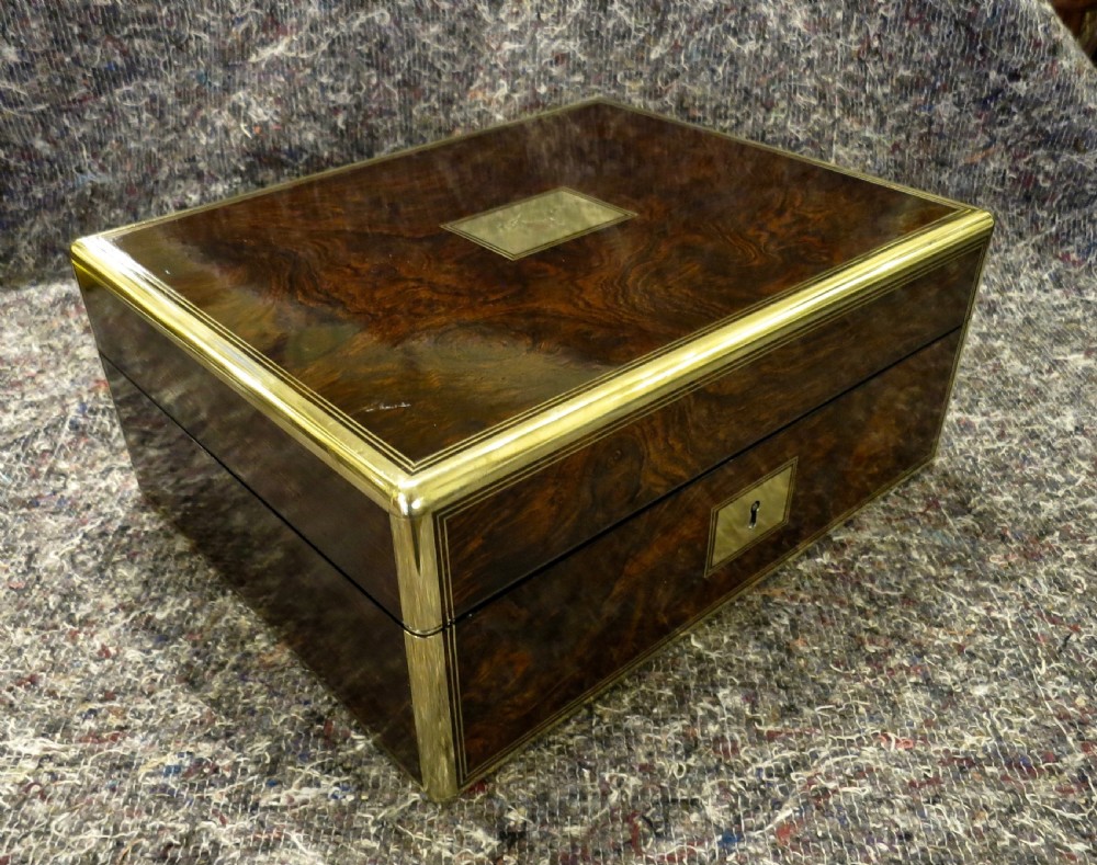 BEAUTIFULLY FITTED GENTLEMANS' DRESSING CASE View II