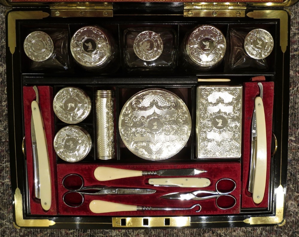 BEAUTIFULLY FITTED GENTLEMANS' DRESSING CASE View III