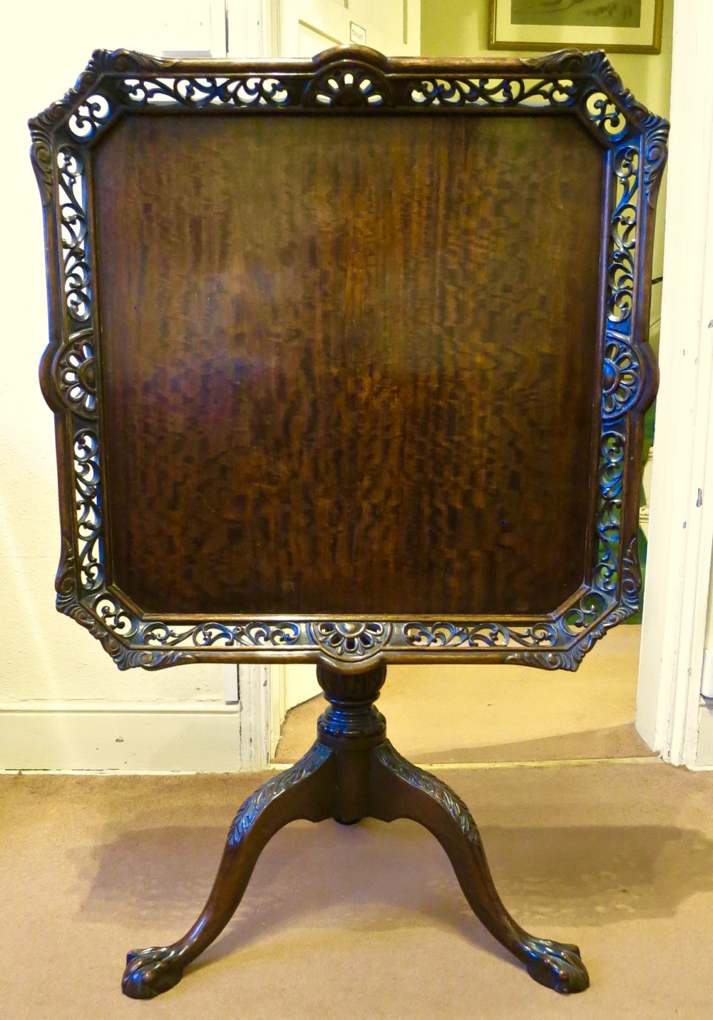 EDWARDIAN CARVED TILT-TOP OCCASIONAL TABLE