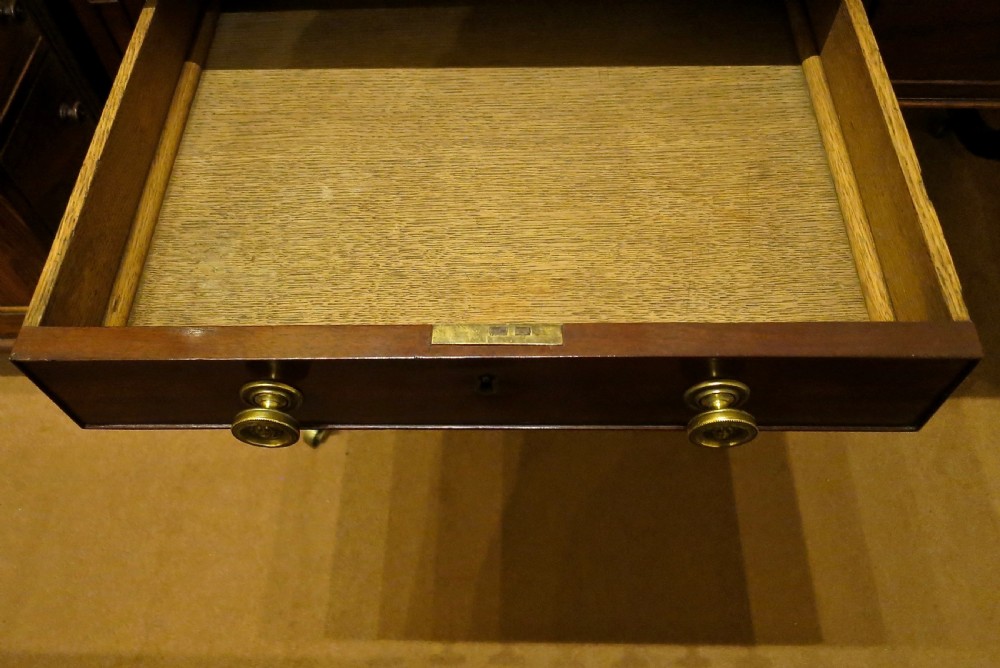 FINE FIGURED MAHOGANY SOFA TABLE BY GILLOWS View VI
