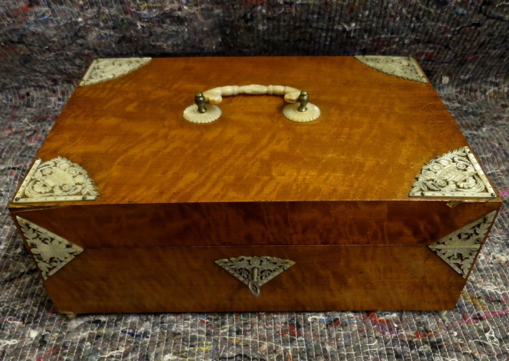 SPECTACULAR 'PALAIS ROYALE' FITTED SEWING BOX View VII