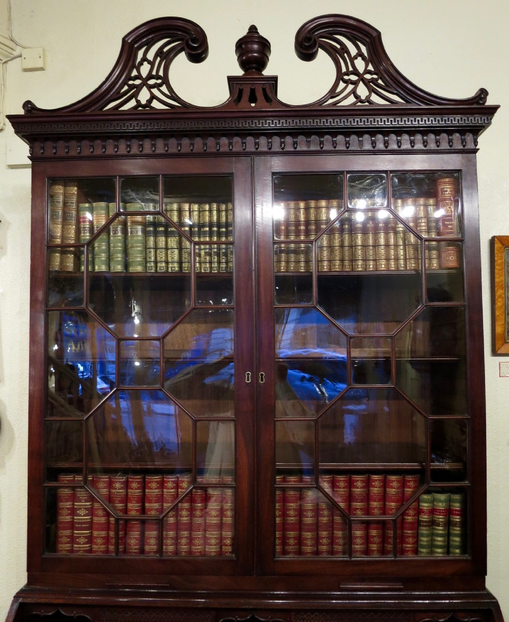 FINE CHIPPENDALE PERIOD BUREAU-BOOKCASE View II