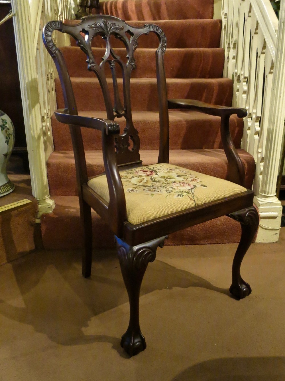SET OF 8 CHIPPENDALE STYLE DINING CHAIRS