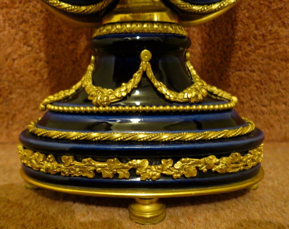 HIGHLY DECORATIVE FRENCH 