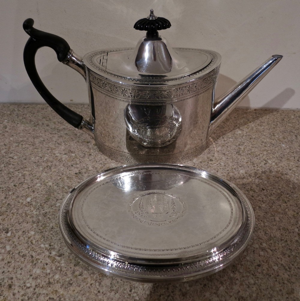 SILVER TEAPOT & STAND BY ROBERT HENNELL