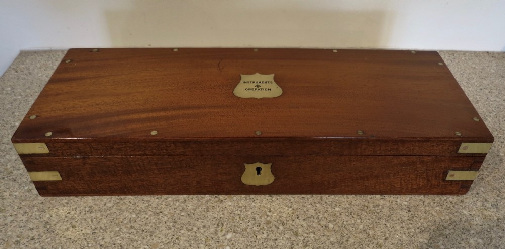 FULLY FITTED SURGEON'S OPERATING BOX View II