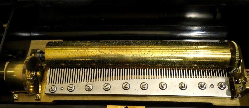 SWISS TEN-TUNE MUSIC BOX View III