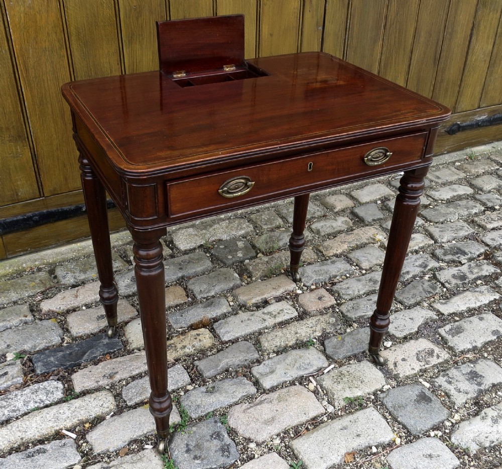 GILLOWS: A SMALL MAHOGANY WRITING TABLE