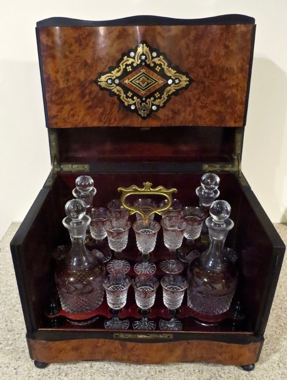 FINE & COMPLETE FRENCH DECANTER SET