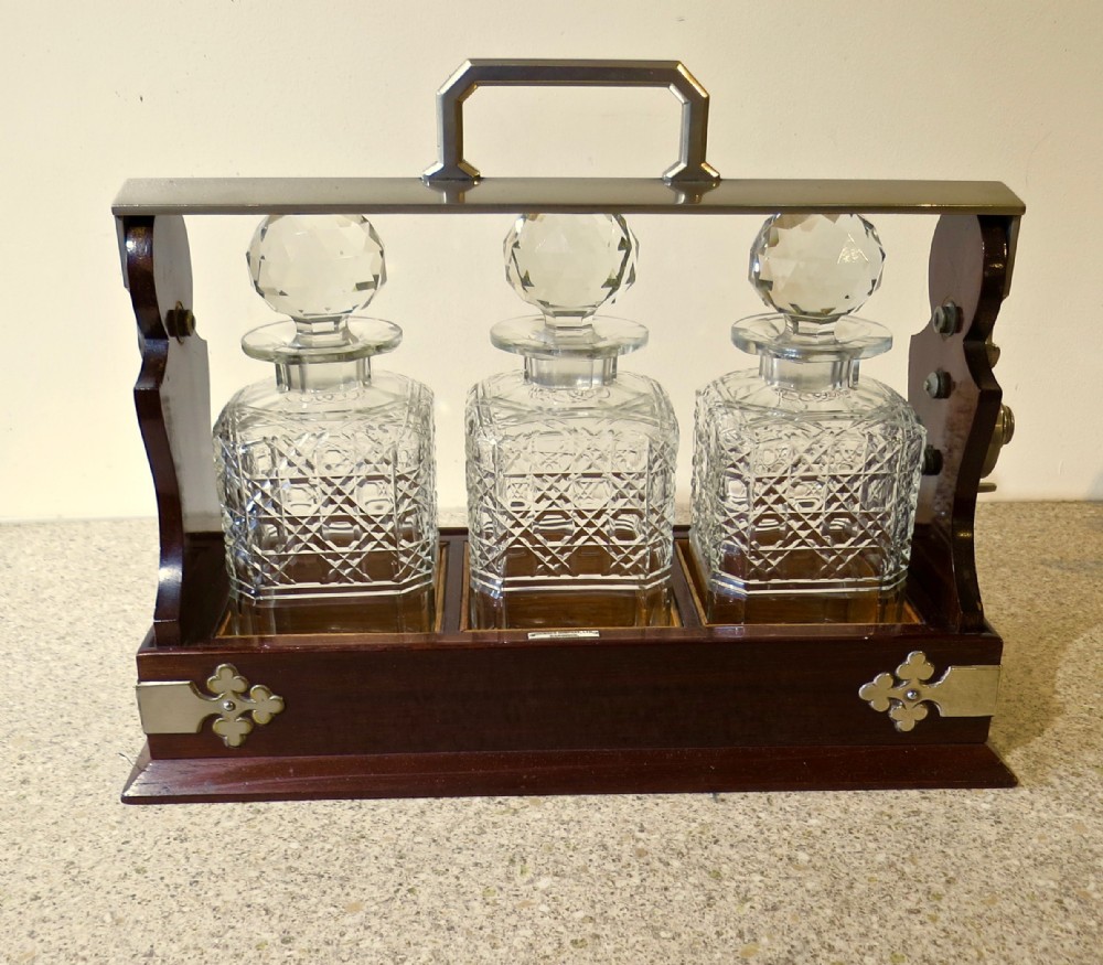LATE 19TH CENTURY MAHOGANY TANTALUS