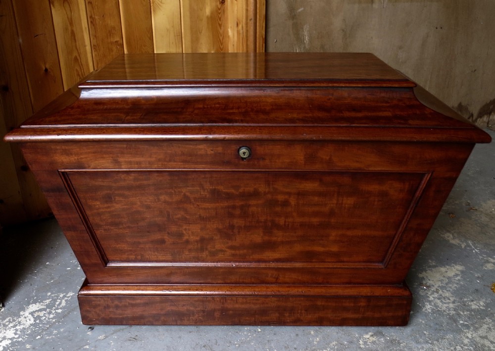 WILLIAM IV MAHOGANY WINE CELLARETTE View IV