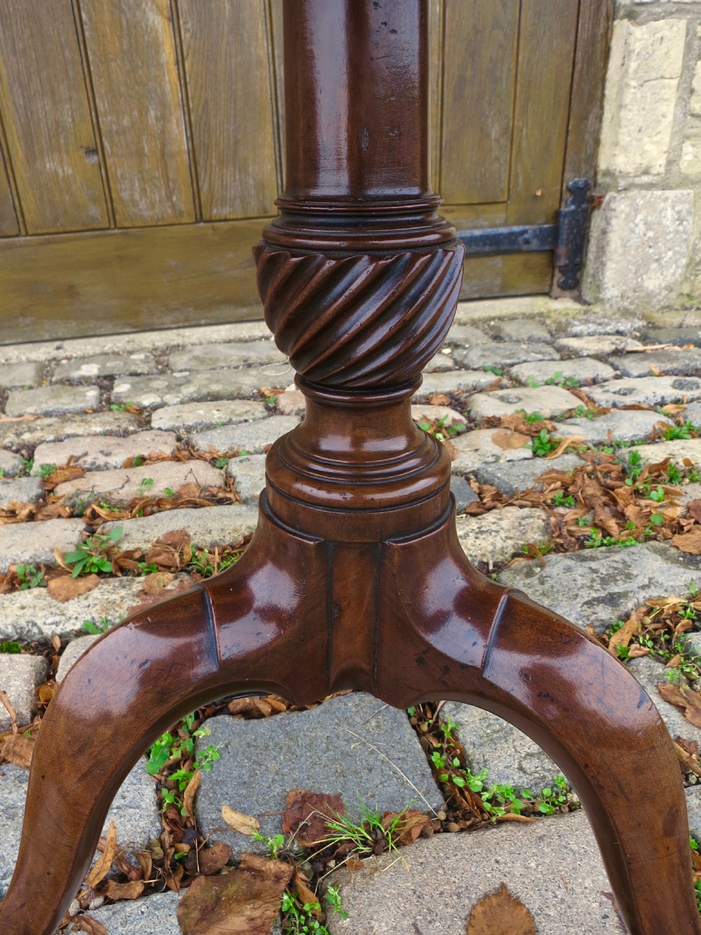 SMALL GEORGE III MAHOGANY 2-TIER DUMB WAITER View III