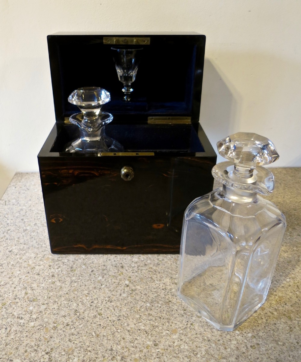 A SPLENDID COROMANDEL DECANTER BOX