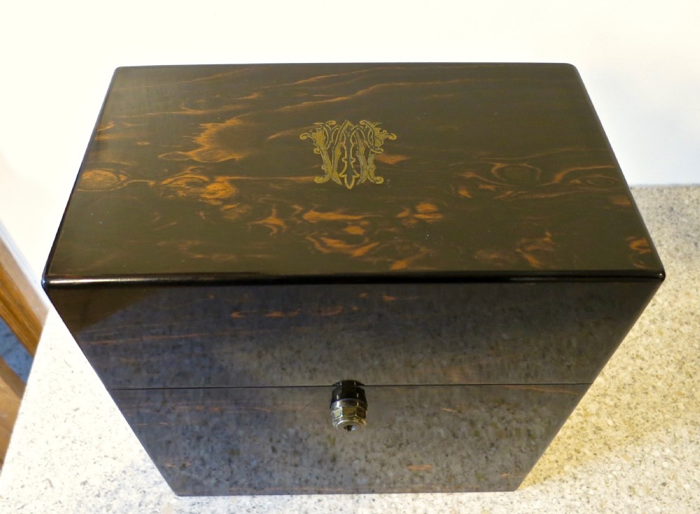 A SPLENDID COROMANDEL DECANTER BOX View III