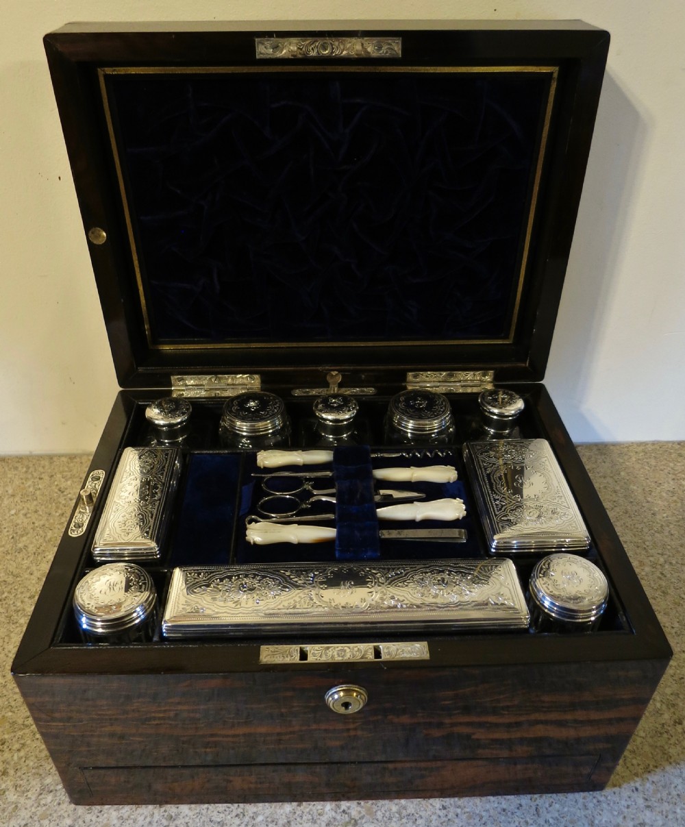 LADY'S DRESSING & JEWELLERY BOX