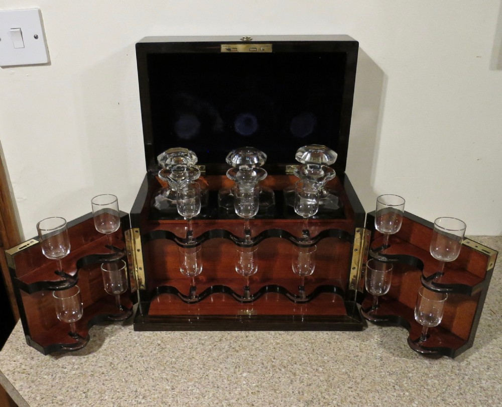 SUPERB TABLE-TOP DRINKS CABINET