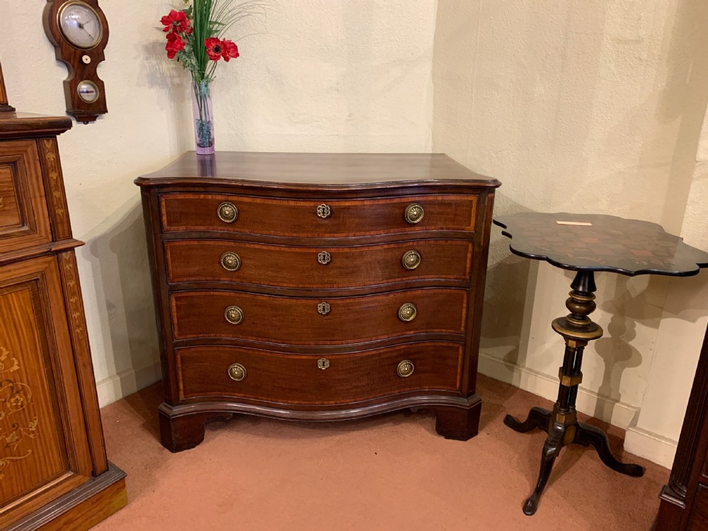 Beautiful 18th Century Serpentine Chest of Drawers