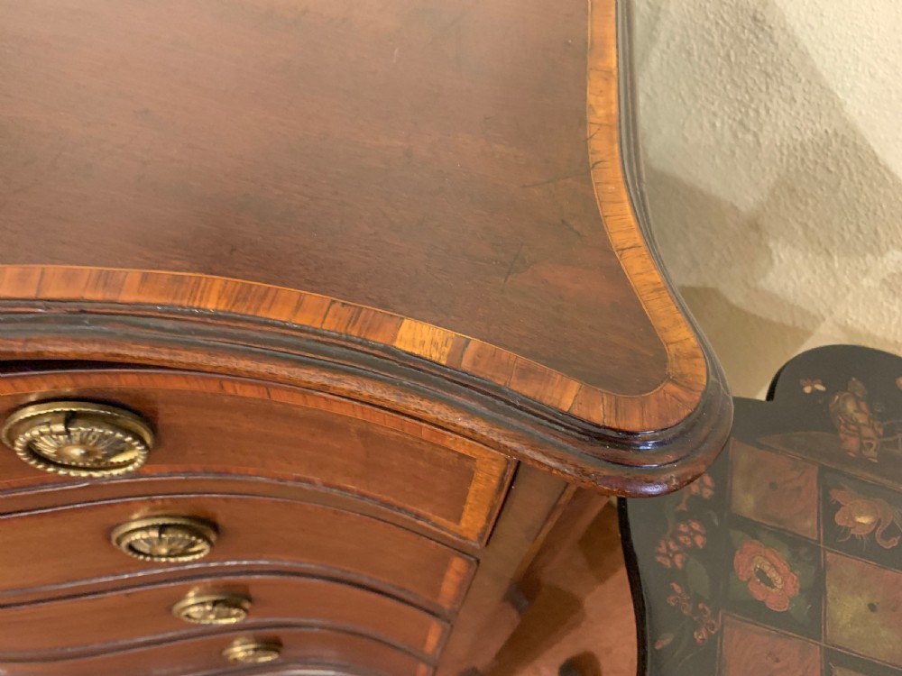 Beautiful 18th Century Serpentine Chest of Drawers View III