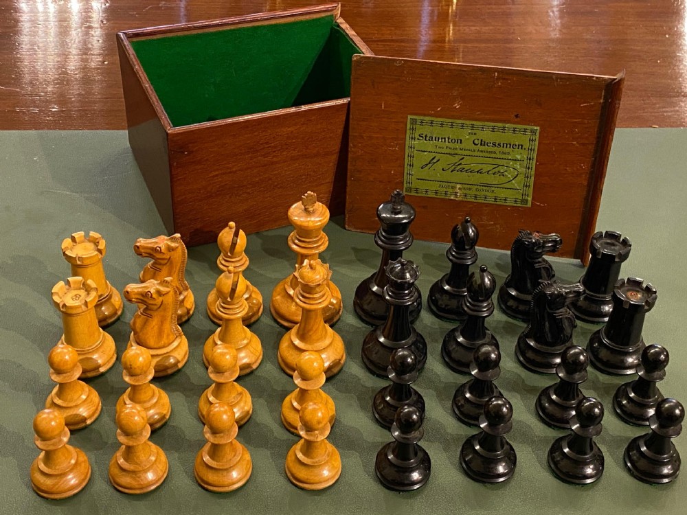 Good quality boxed Ebony and Boxwood STAUNTON CHESS SET