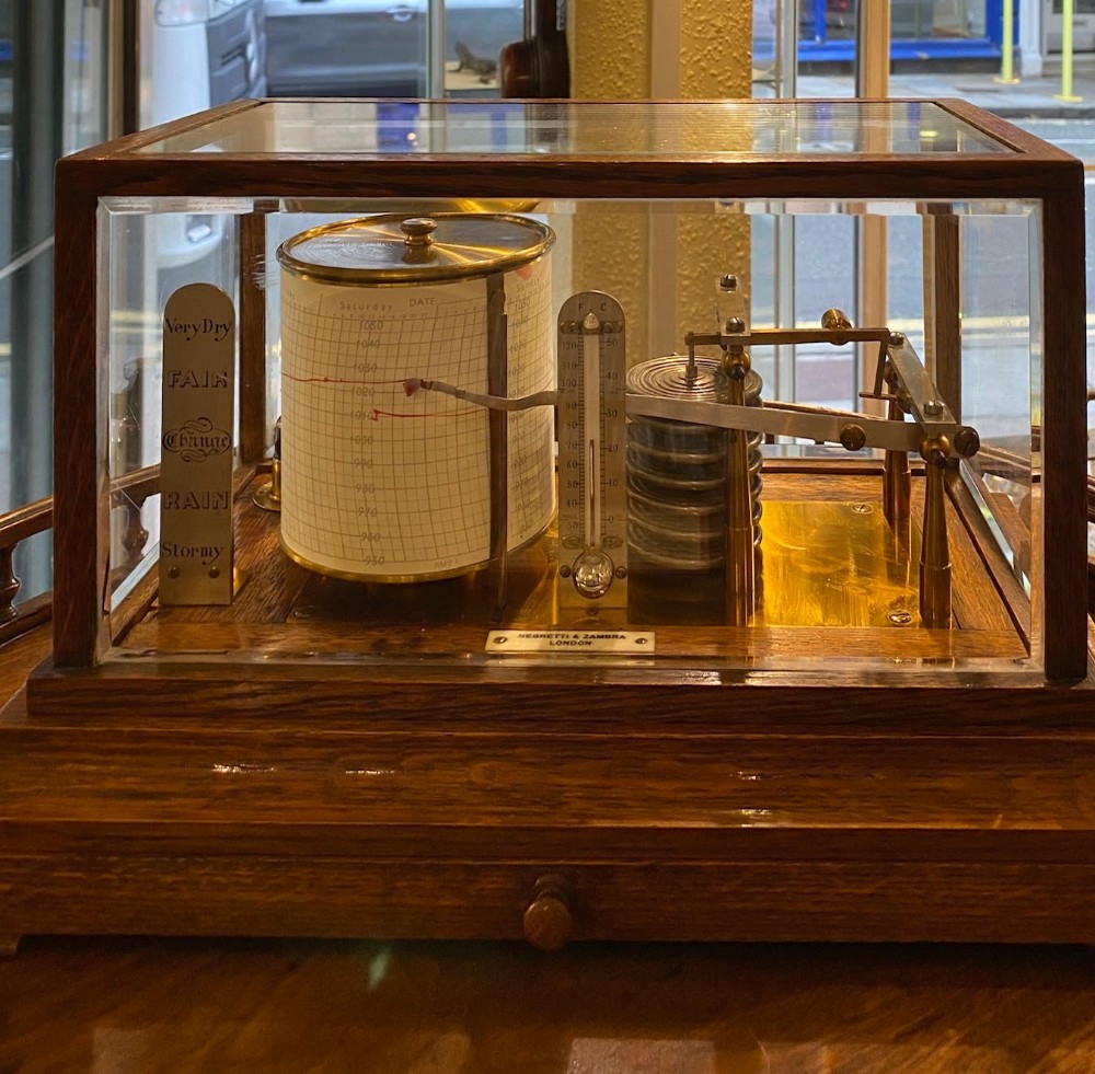 Negretti & Zambra - A good Oak cased Barograph with Thermometer
