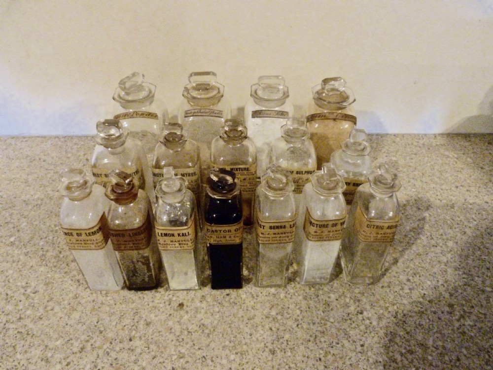 BRASS-BOUND ROSEWOOD APOTHECARY'S BOX View VII