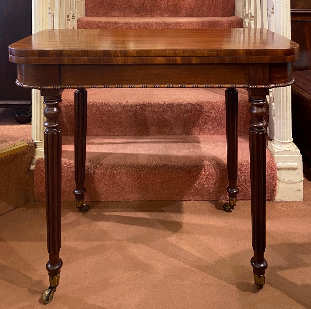 Gillows of Lancaster: Mahogany fold-over CARD TABLE