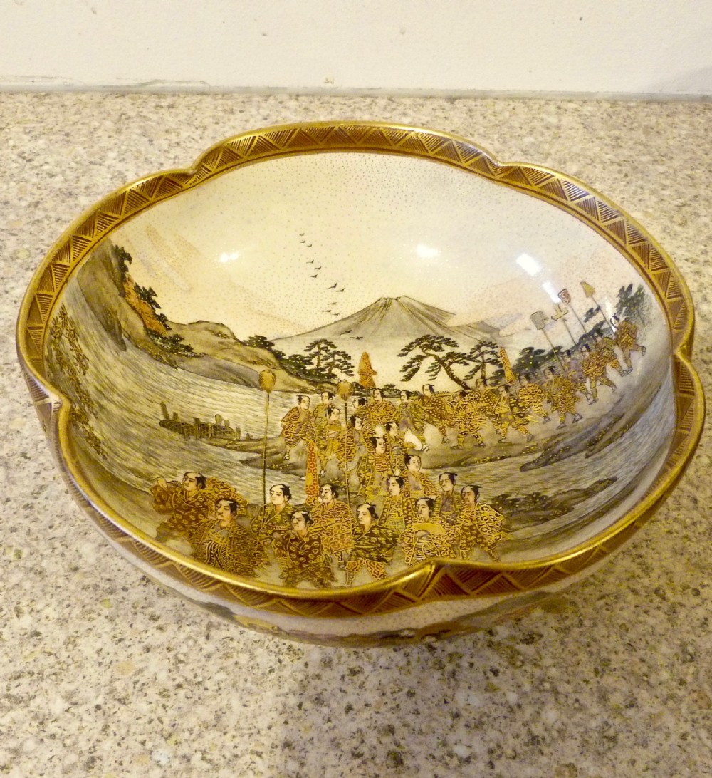 PRETTY 19TH CENTURY JAPANESE SATSUMA BOWL